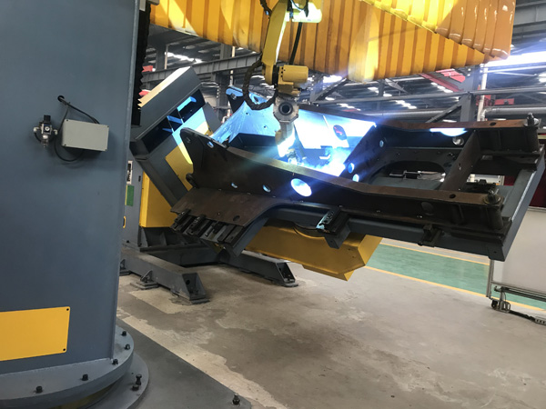 焊接機(jī)器人主要由什么組成?